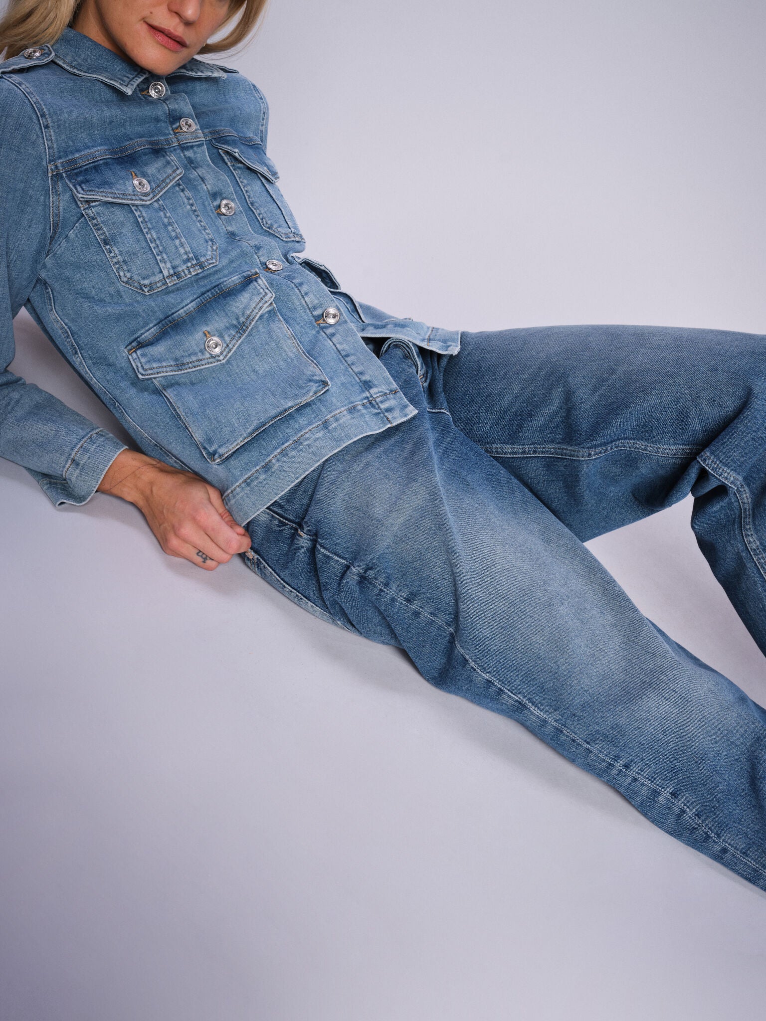 Modelshot / Blue / Detail
